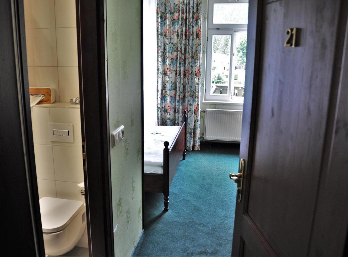 Flair-Hotel Waldfrieden Oberweißbach Esterno foto