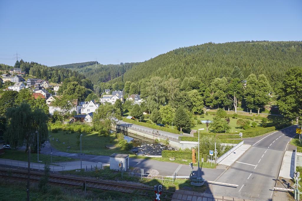 Flair-Hotel Waldfrieden Oberweißbach Esterno foto