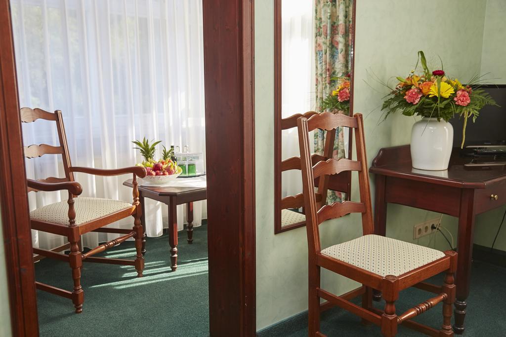 Flair-Hotel Waldfrieden Oberweißbach Esterno foto
