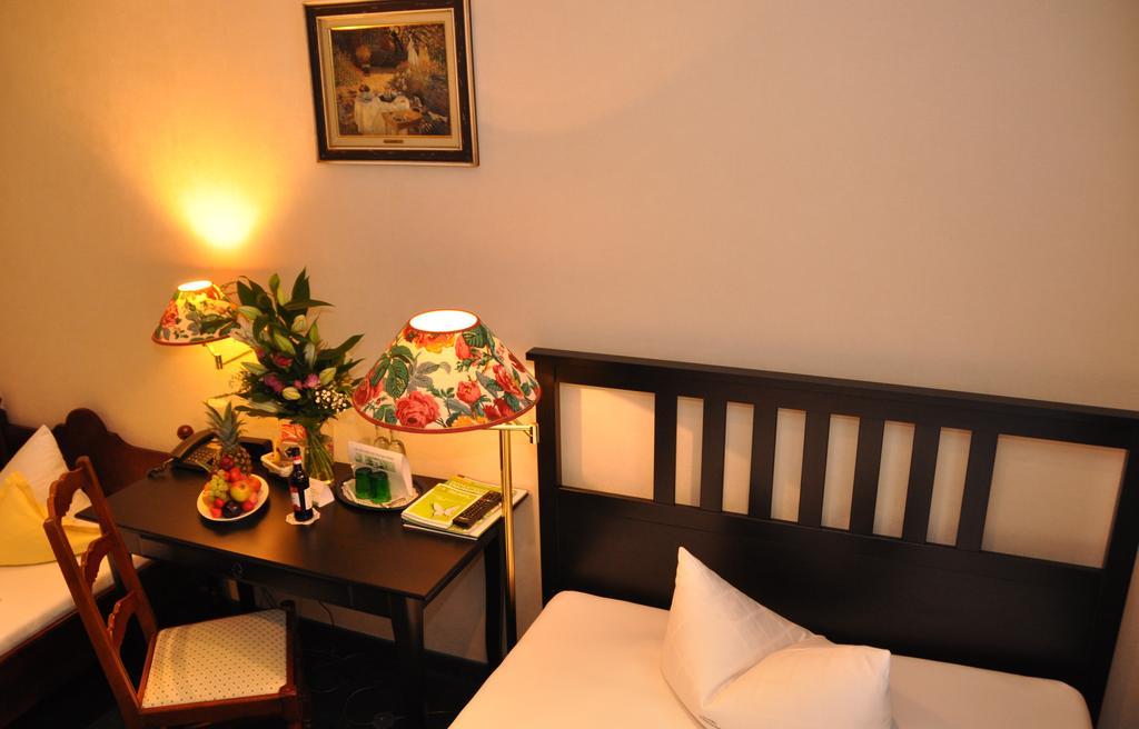 Flair-Hotel Waldfrieden Oberweißbach Esterno foto