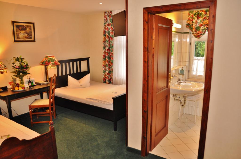 Flair-Hotel Waldfrieden Oberweißbach Esterno foto