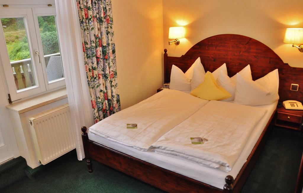 Flair-Hotel Waldfrieden Oberweißbach Esterno foto
