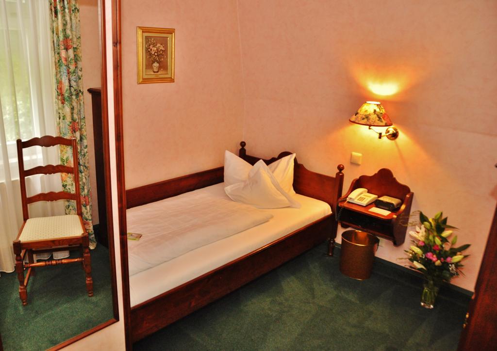 Flair-Hotel Waldfrieden Oberweißbach Esterno foto