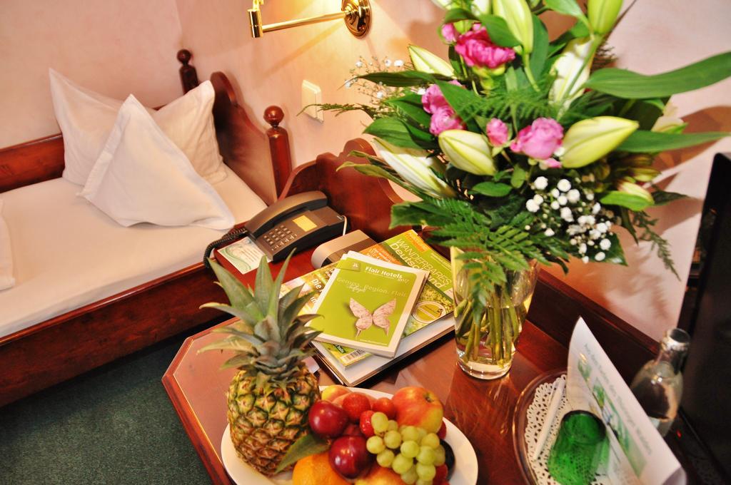 Flair-Hotel Waldfrieden Oberweißbach Esterno foto