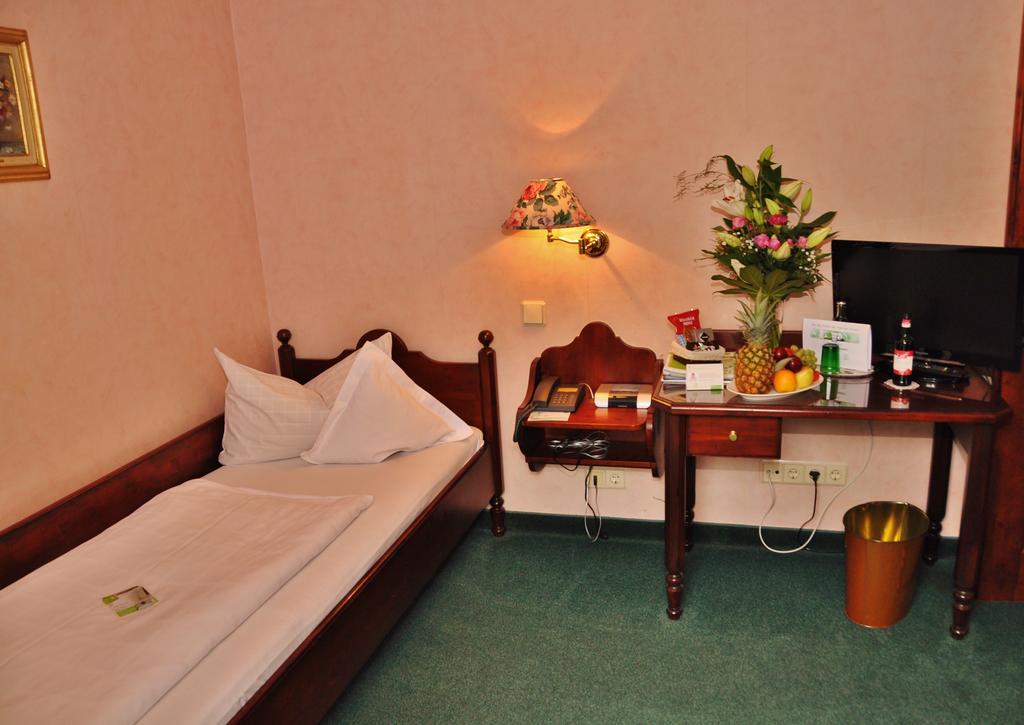 Flair-Hotel Waldfrieden Oberweißbach Esterno foto