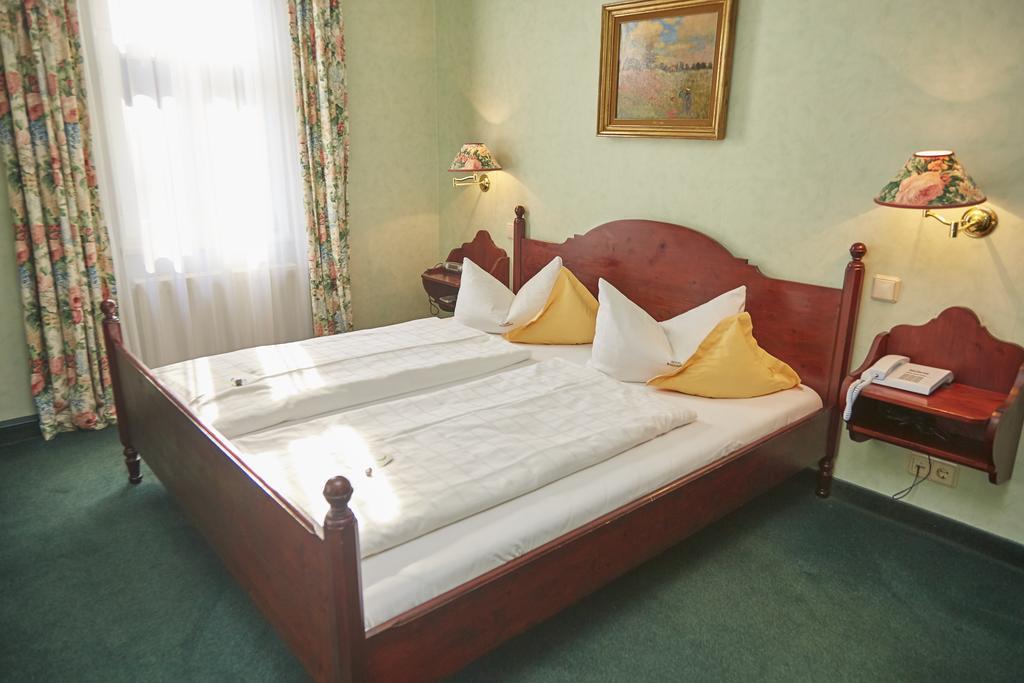 Flair-Hotel Waldfrieden Oberweißbach Esterno foto