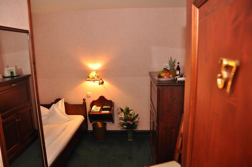 Flair-Hotel Waldfrieden Oberweißbach Esterno foto