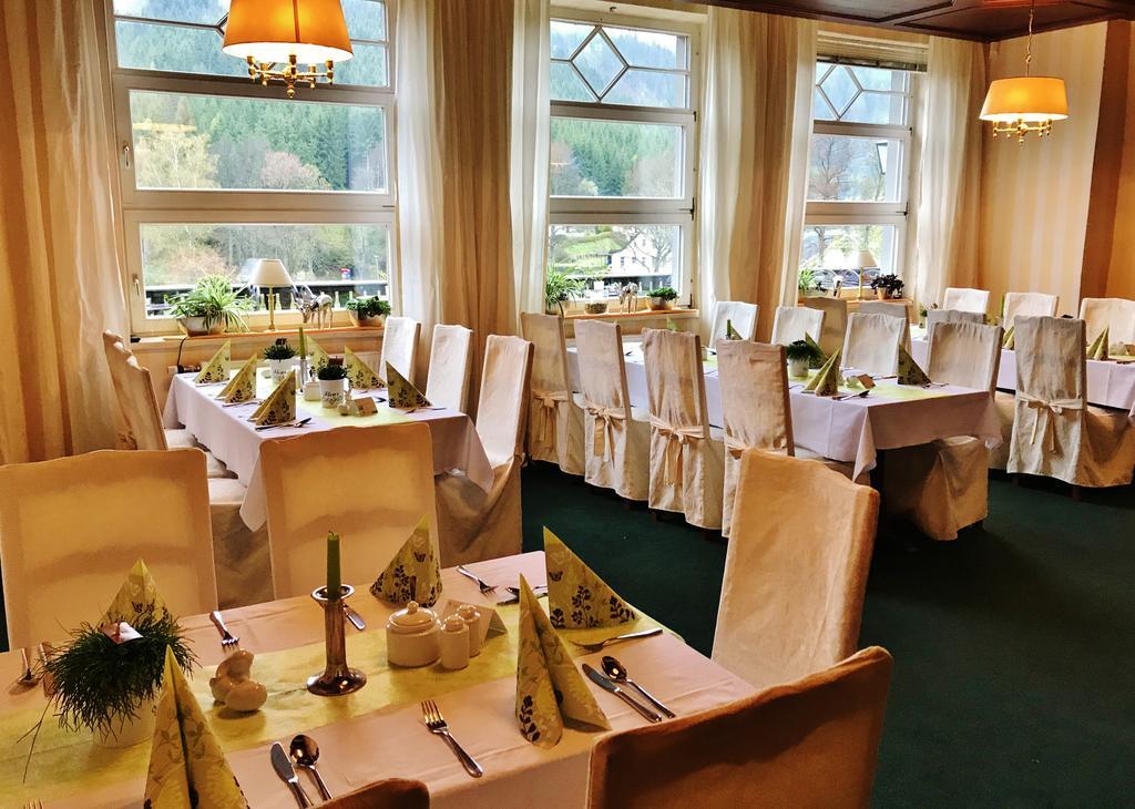 Flair-Hotel Waldfrieden Oberweißbach Esterno foto