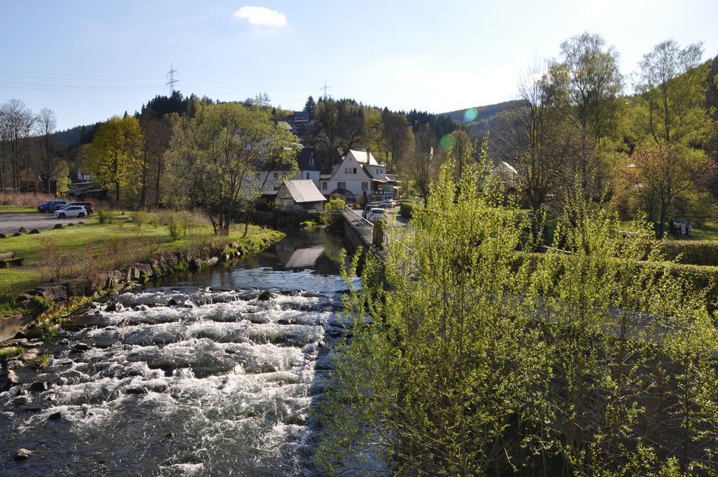 Flair-Hotel Waldfrieden Oberweißbach Esterno foto