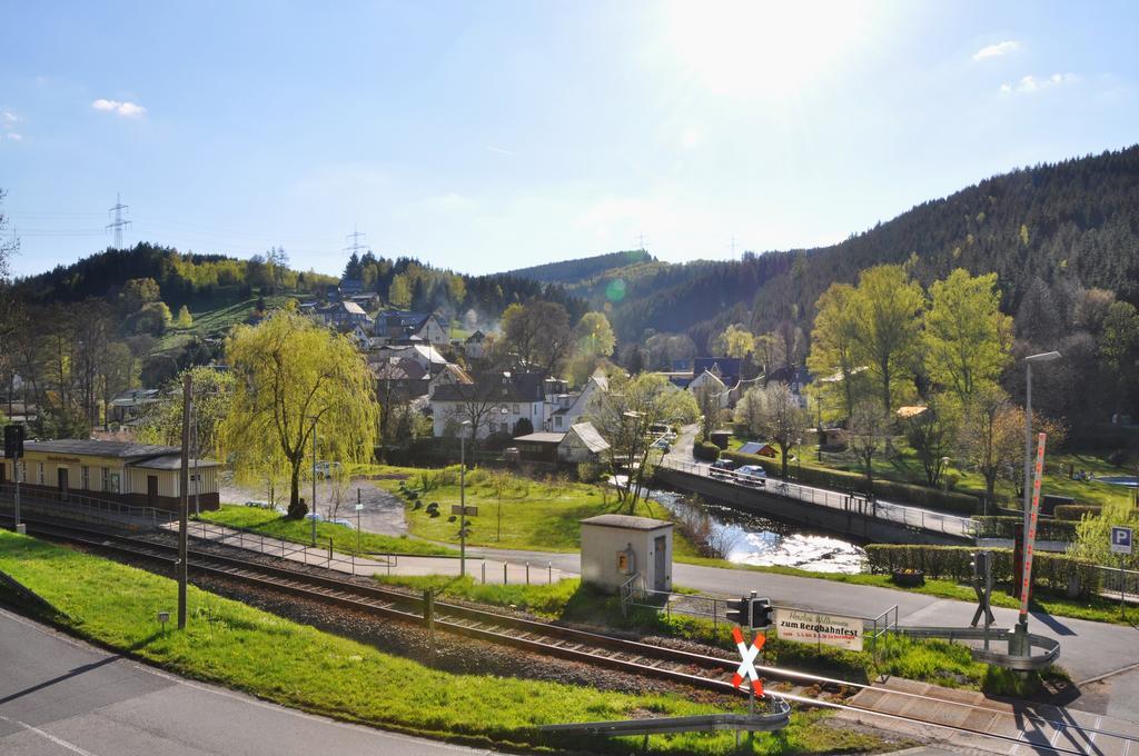 Flair-Hotel Waldfrieden Oberweißbach Esterno foto