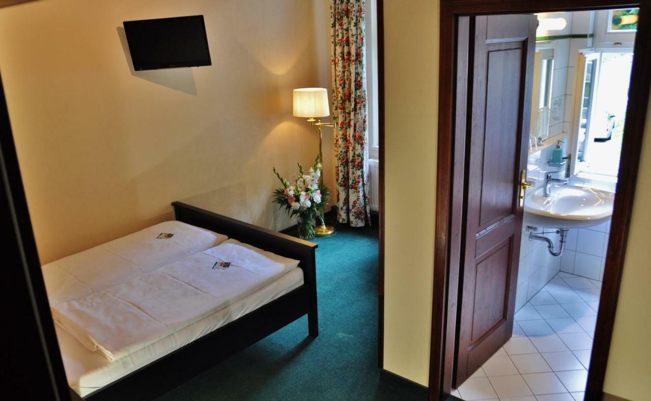 Flair-Hotel Waldfrieden Oberweißbach Esterno foto