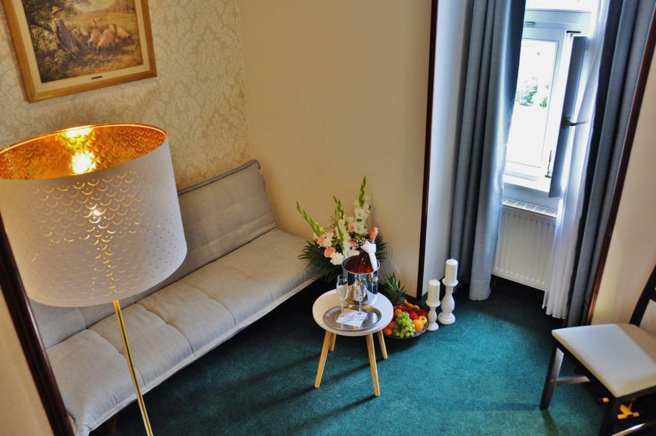 Flair-Hotel Waldfrieden Oberweißbach Esterno foto