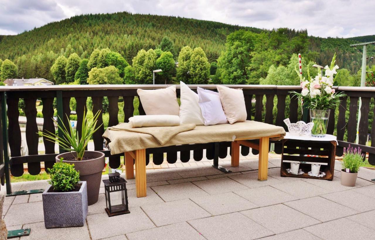 Flair-Hotel Waldfrieden Oberweißbach Esterno foto