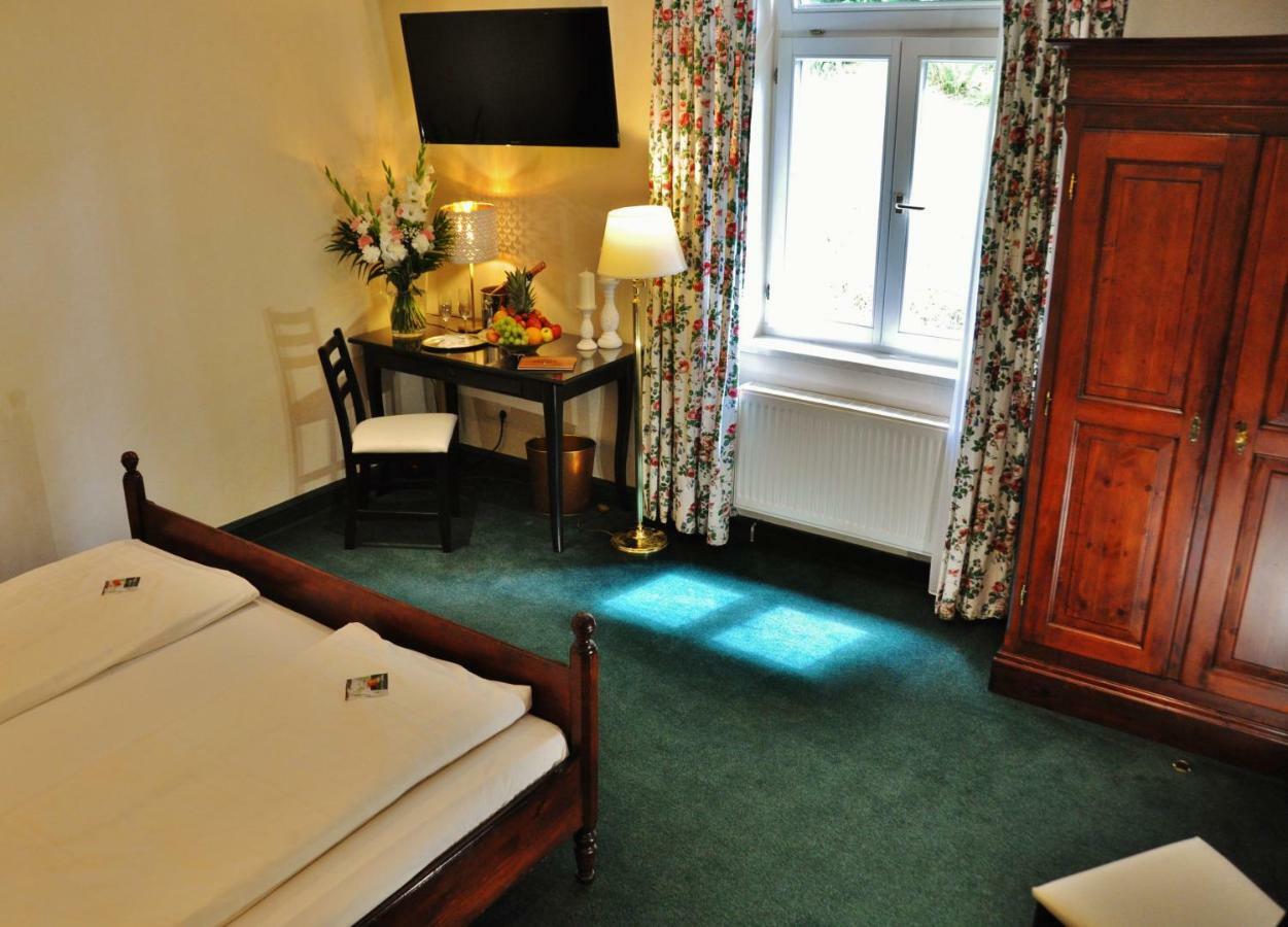 Flair-Hotel Waldfrieden Oberweißbach Esterno foto