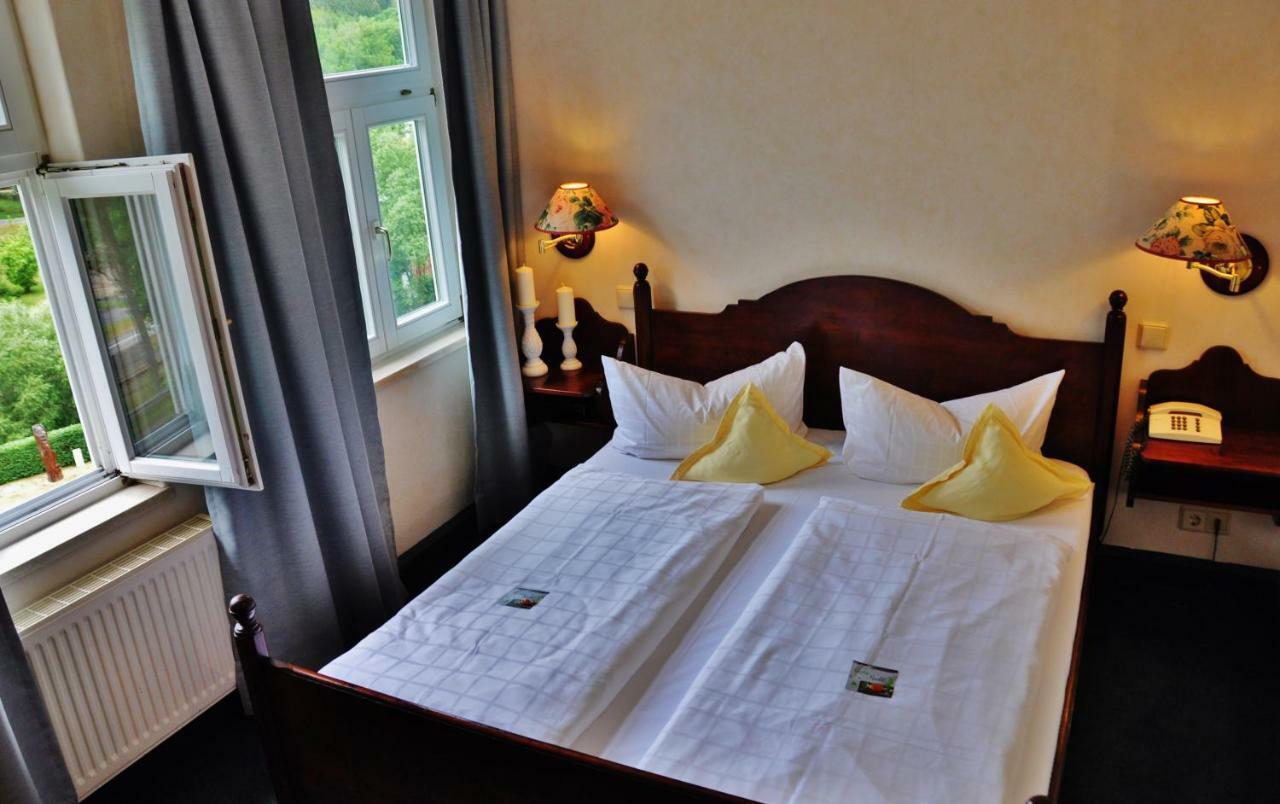 Flair-Hotel Waldfrieden Oberweißbach Esterno foto