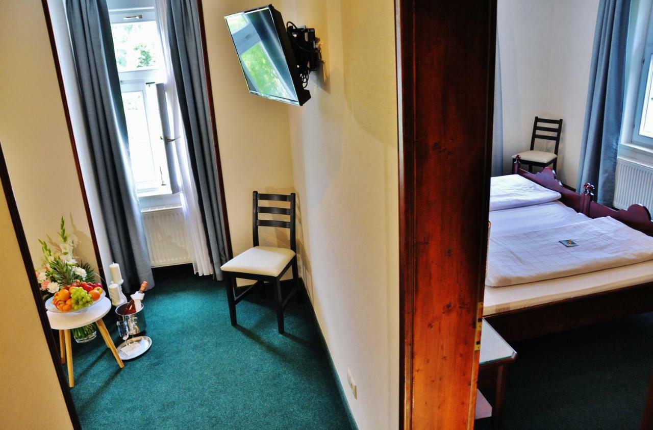 Flair-Hotel Waldfrieden Oberweißbach Esterno foto