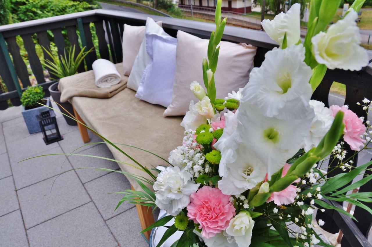 Flair-Hotel Waldfrieden Oberweißbach Esterno foto