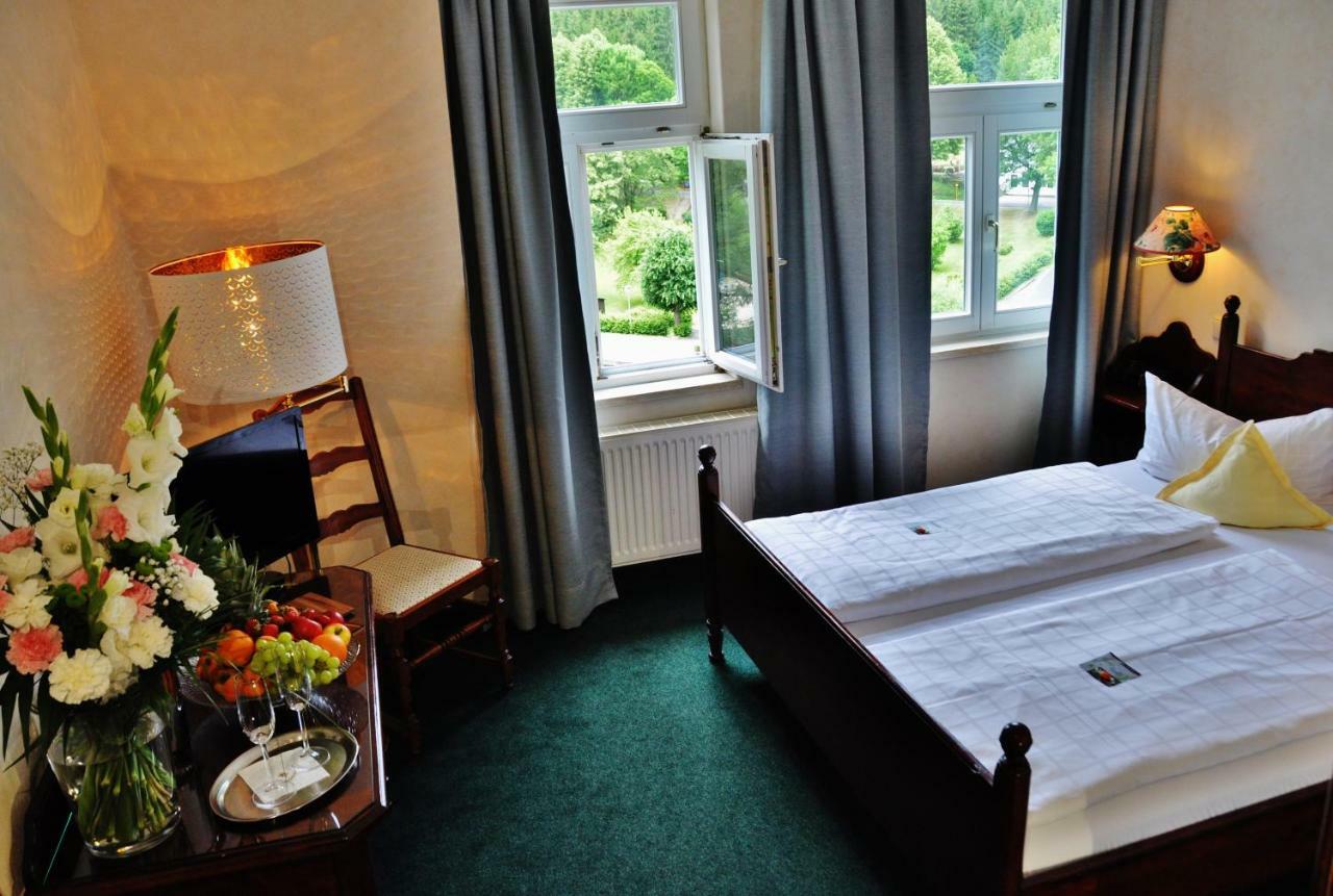 Flair-Hotel Waldfrieden Oberweißbach Esterno foto