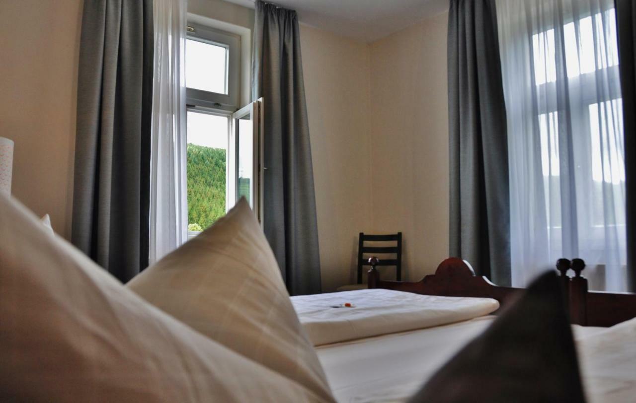 Flair-Hotel Waldfrieden Oberweißbach Esterno foto