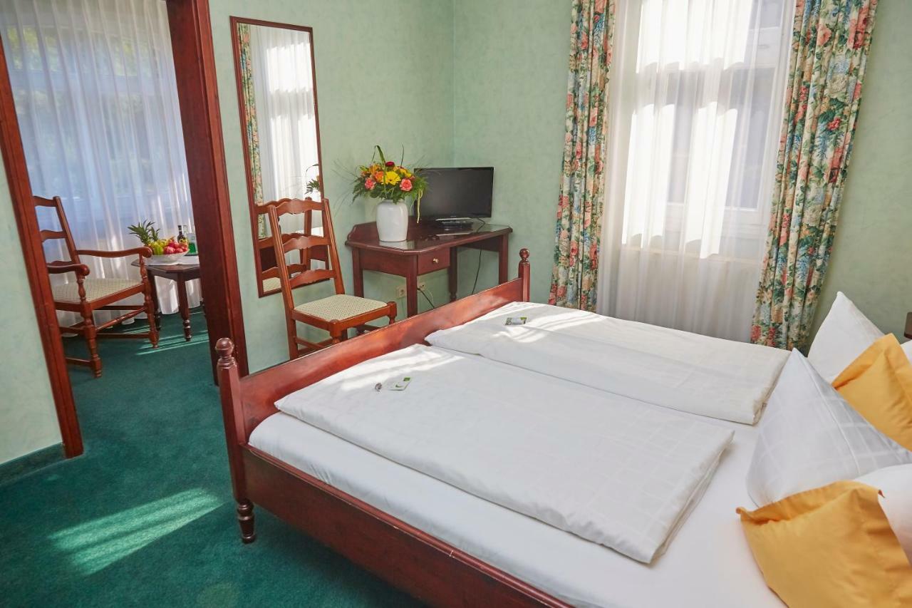 Flair-Hotel Waldfrieden Oberweißbach Esterno foto